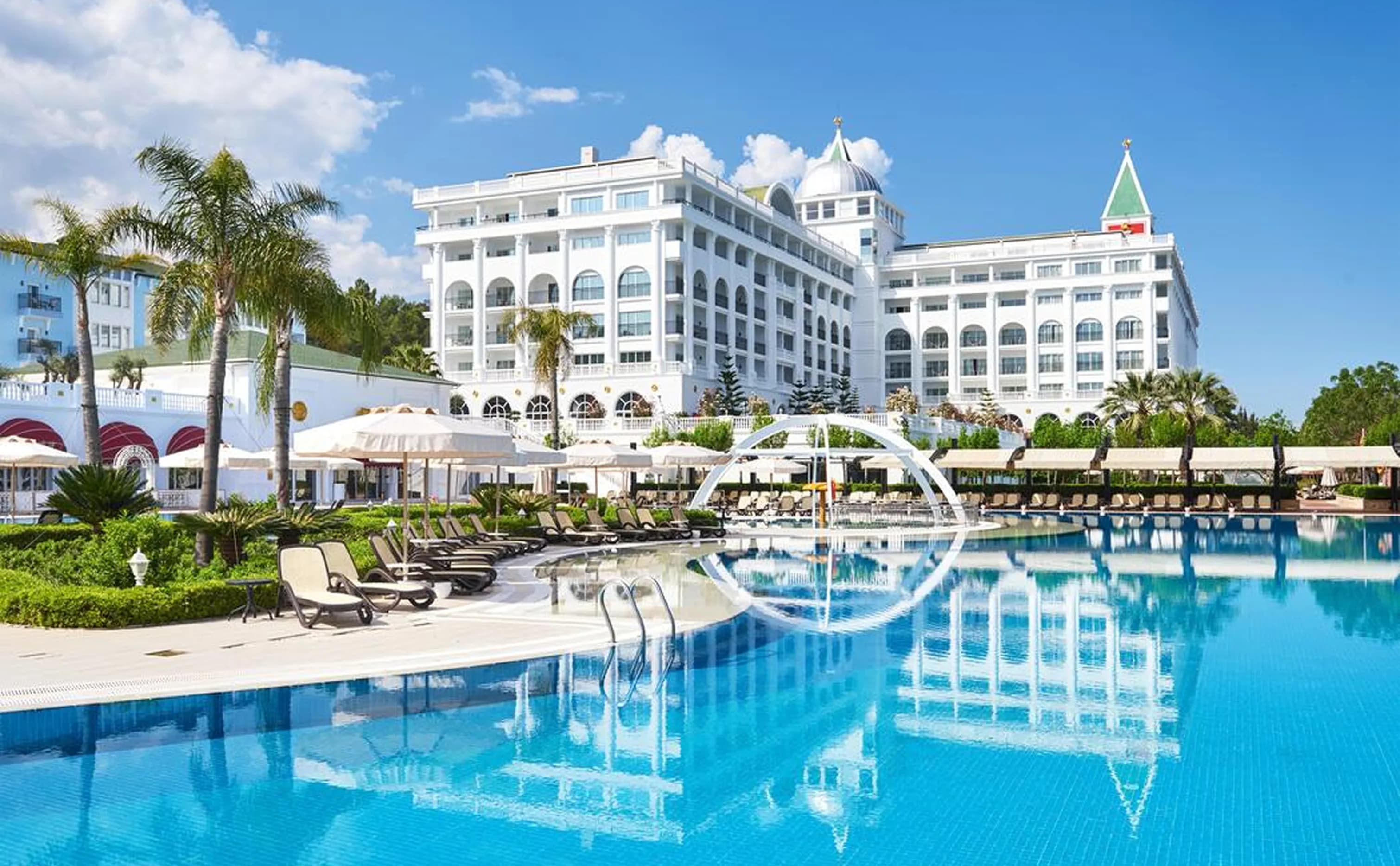 Hotels & Resorts