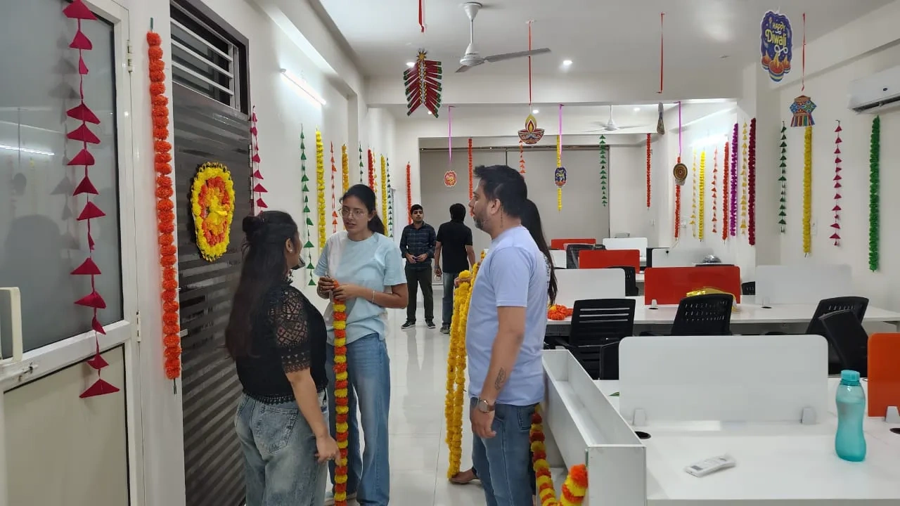 Life at Kuchoriya TechSoft /images/career/Image0006.webp