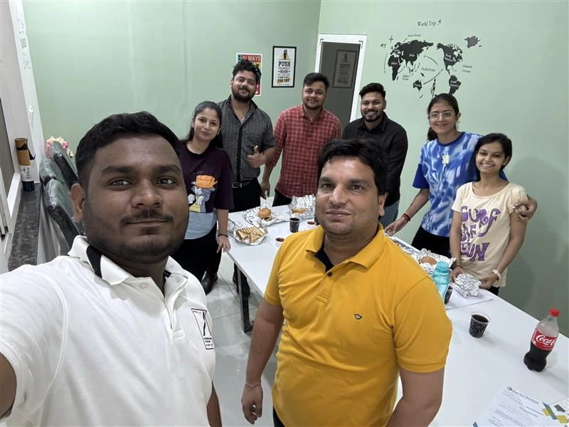 Life at Kuchoriya TechSoft /images/career/Image71.webp